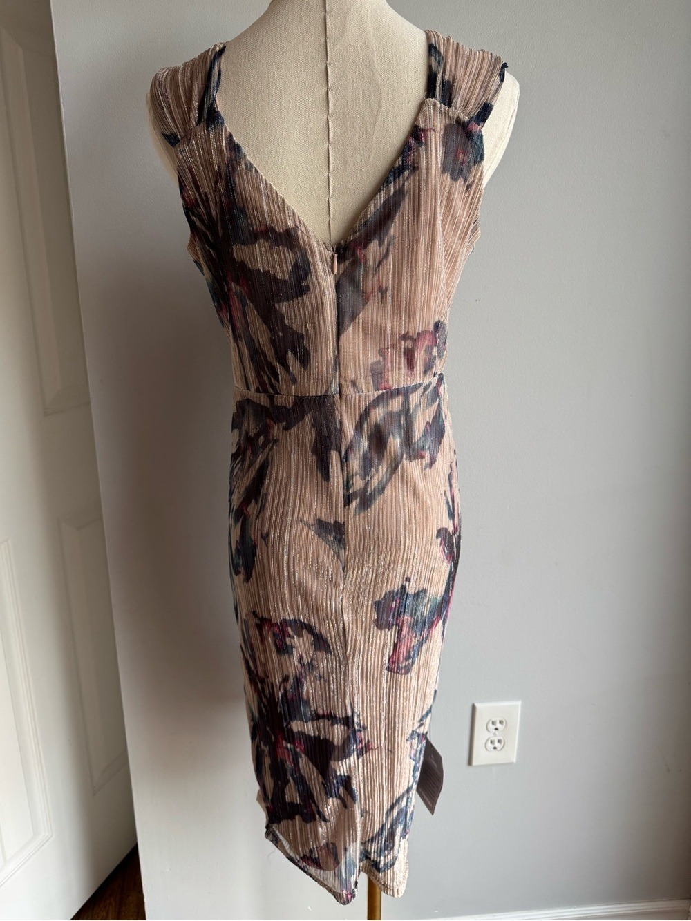 Le Chateau Floral Shimmer Cocktail Dress Sz M Fitted Sexy Party Wrap V-Neck NWT - Picture 7 of 14